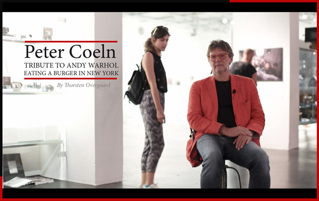 Peter Coeln - A tribute to Andy Warhol Eating a Burger in New York